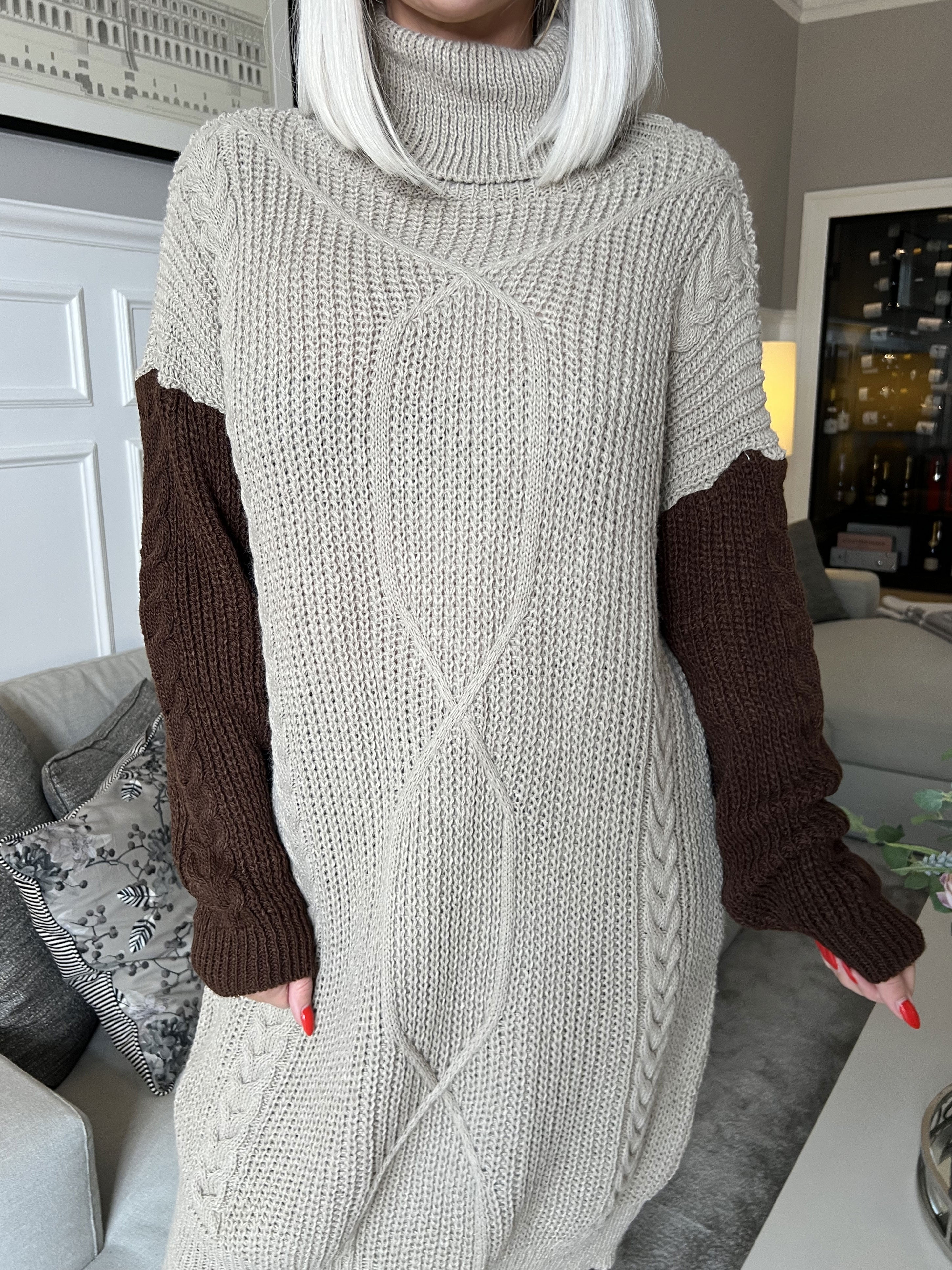 Tenna - Tofarvet kjole i kabelstrik